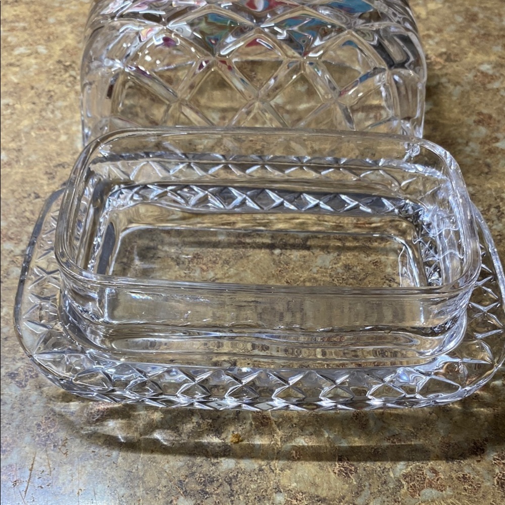 Crystal Clear Glass Butter Dish - Picture 4 of 12